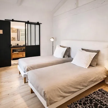 Couette-café La Tour Blanche 3*